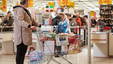 sprzedaż detaliczna w polsce w 2025 r. wzrosty szczególnie silne w grudniu. gus podał najnowsze dane