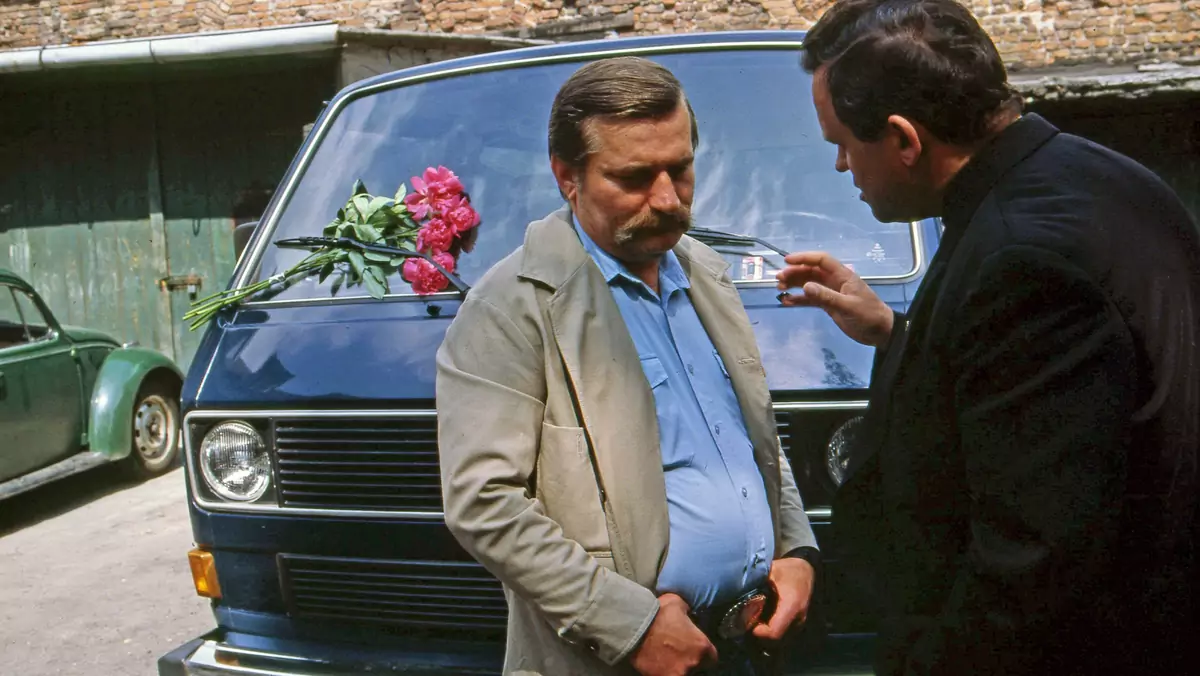 Lech Walesa i ksiadz Henryk Jankowski, kapelan Solidarnosci. Gdansk, 06.06.1985.