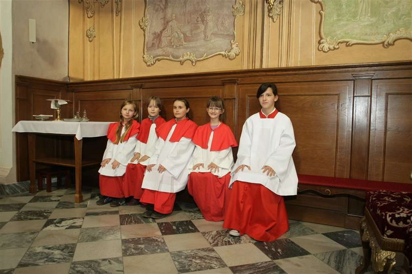 Dziewczynki służą do mszy! FOTO