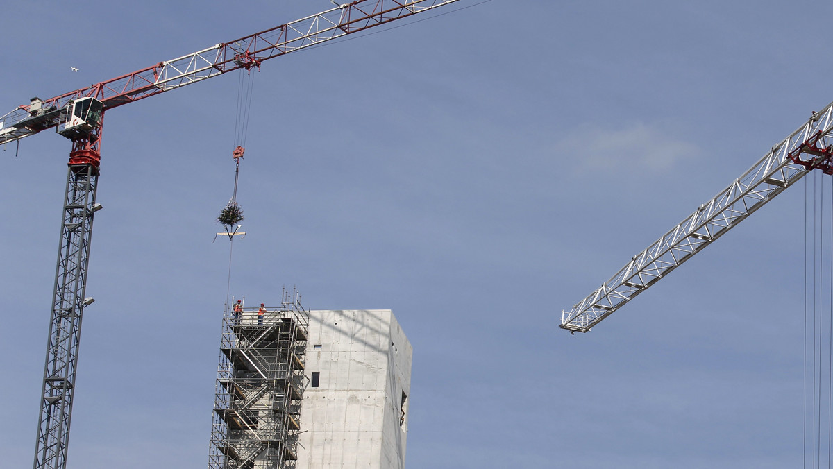 Na najwyższym punkcie budowanej w Zabrzu za ok. 870 mln zł elektrociepłowni Fortum zawisła tzw. wiecha. Symbolizuje ona zwieńczenie prac przy betonowaniu głównej klatki schodowej, które zdaniem inwestora stanowią jeden z kamieni milowych projektu.