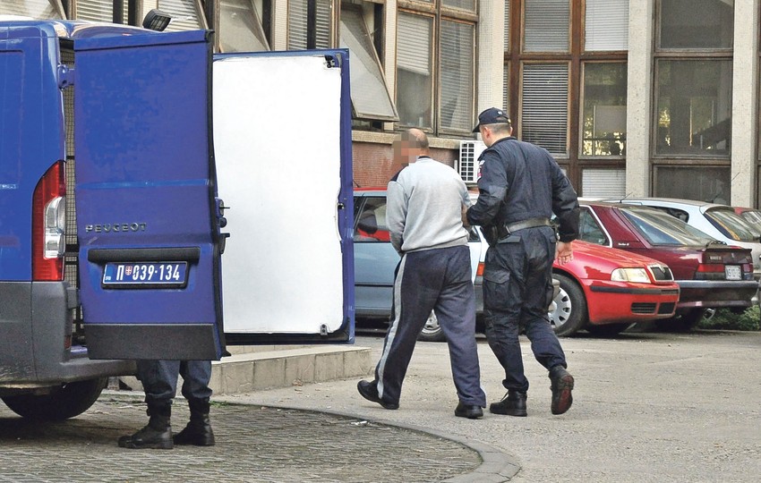 Otac iz Jagodine prijateljima je za 10 evra podvodio ćerku (13) ometenu u razvoju za svega 10 evra i za taj novac kupovao alkohol za sebe