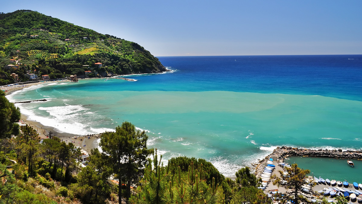 293 plaże nad morzem i nad jeziorami w 152 miejscowościach we Włoszech otrzymały w tym roku międzynarodowy znak Błękitnej Flagi oznaczający najwyższy poziom czystości wody i warunki przyjazne środowisku. Najwięcej takich plaż jest w Ligurii.