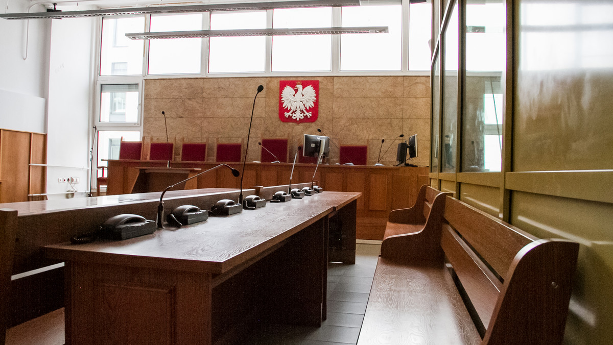Sąd Rejonowy w Białymstoku warunkowo umorzył na rok postępowanie w sprawie podlaskiego posła PiS Dariusza Piontkowskiego oskarżonego o przywłaszczenie funkcji publicznej. Orzekł też wobec niego 3 tys. zł świadczenia pieniężnego na cel społeczny.