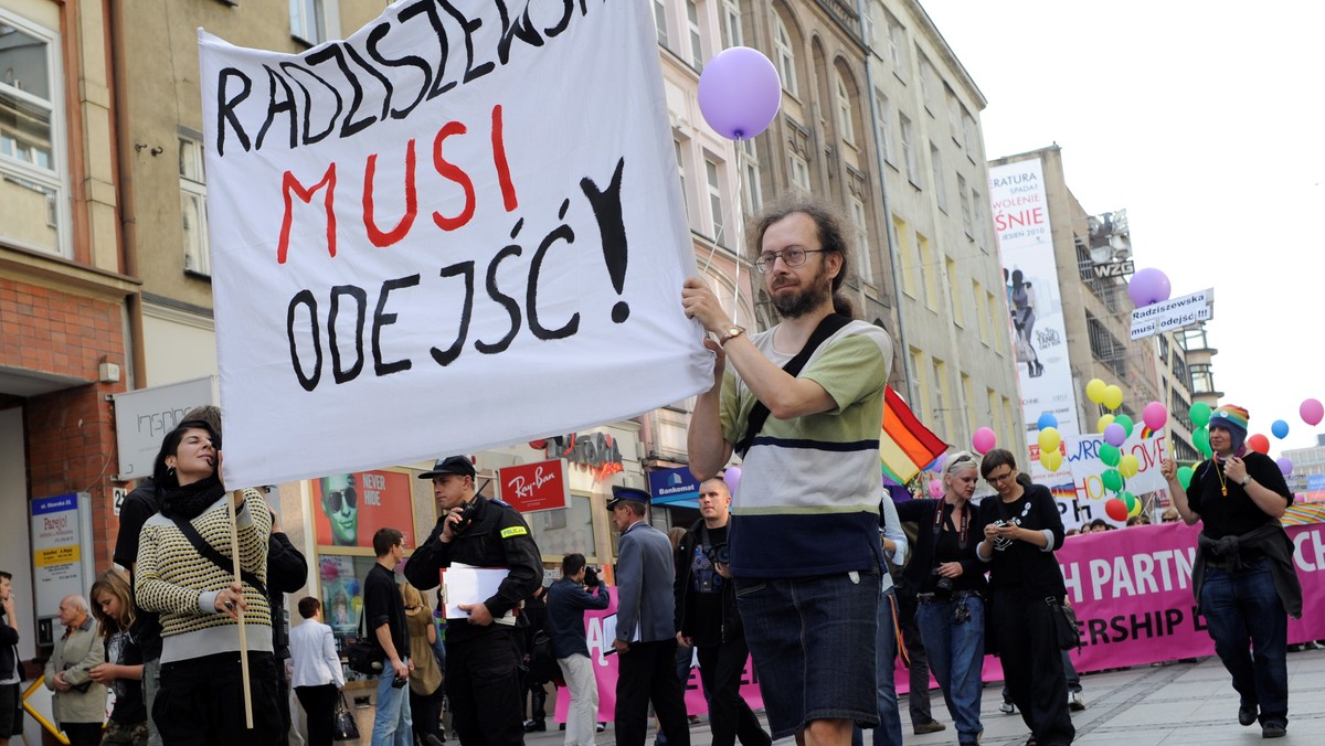 Poparcie dla ustawy o związkach partnerskich było hasłem przewodnim II Marszu Równości, który zorganizowali w sobotę we Wrocłwiu przedstawiciele środowisk homoseksualnych. Manifestujący domagali się również odwołania pełnomocniczki rządu ds. równego traktowania Elżbiety Radziszewskiej.