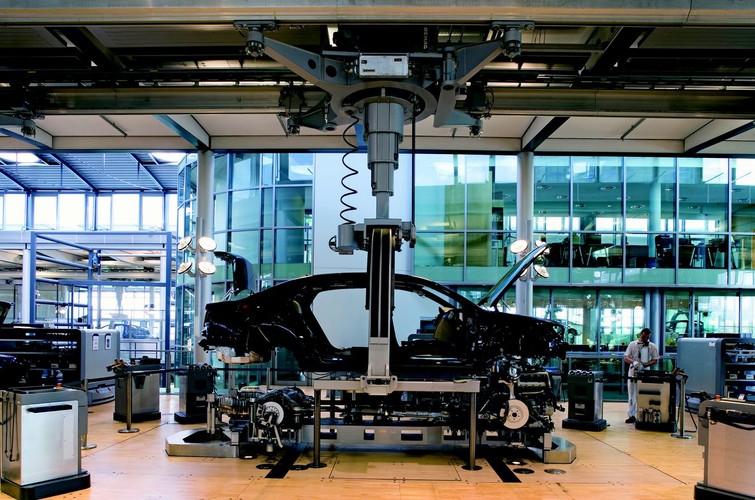 Szklana fabryka Volkswagena w Dreźnie kończy 10 lat