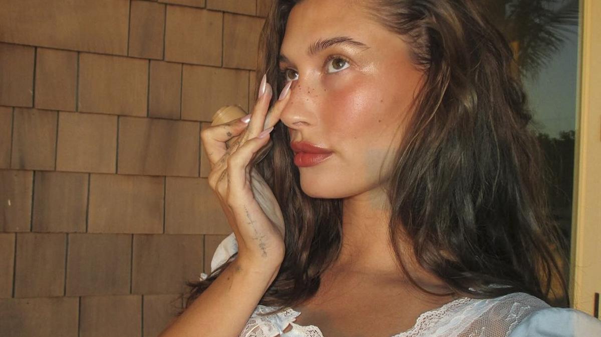 Hailey Bieber véletlenül elárulta a gyermeke nevét? Ebből következtettek rá a rajongók!