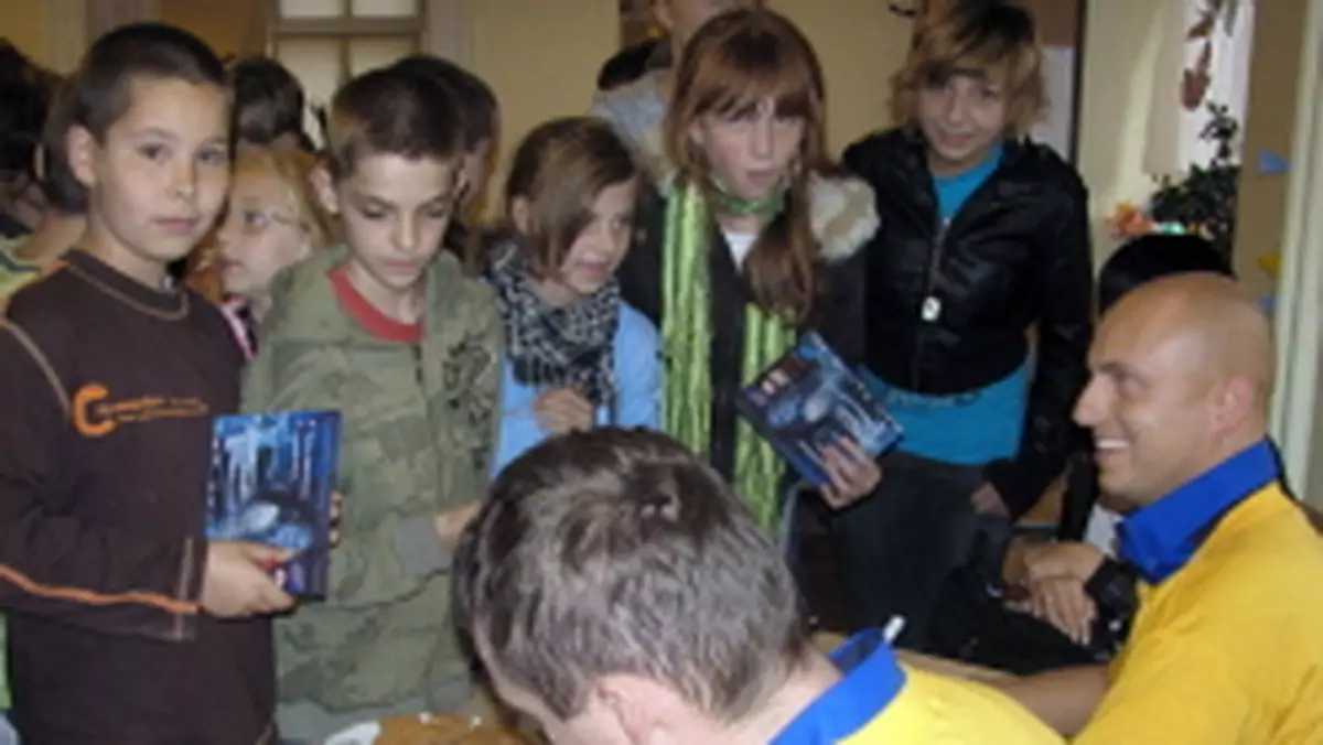 Rajd Dolnośląski 2009: załoga SPRT wśród dzieci