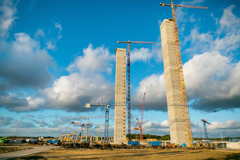 PiS mimo szerokiej krytyki i licznych apeli rozpoczął budowę nowego bloku elektrowni węglowej w Ostrołęce w 2018 roku. 
