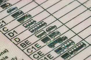 We Francji jazda z narkotykowym "wspomaganiem" już niedługo może kosztować prawo jazdy