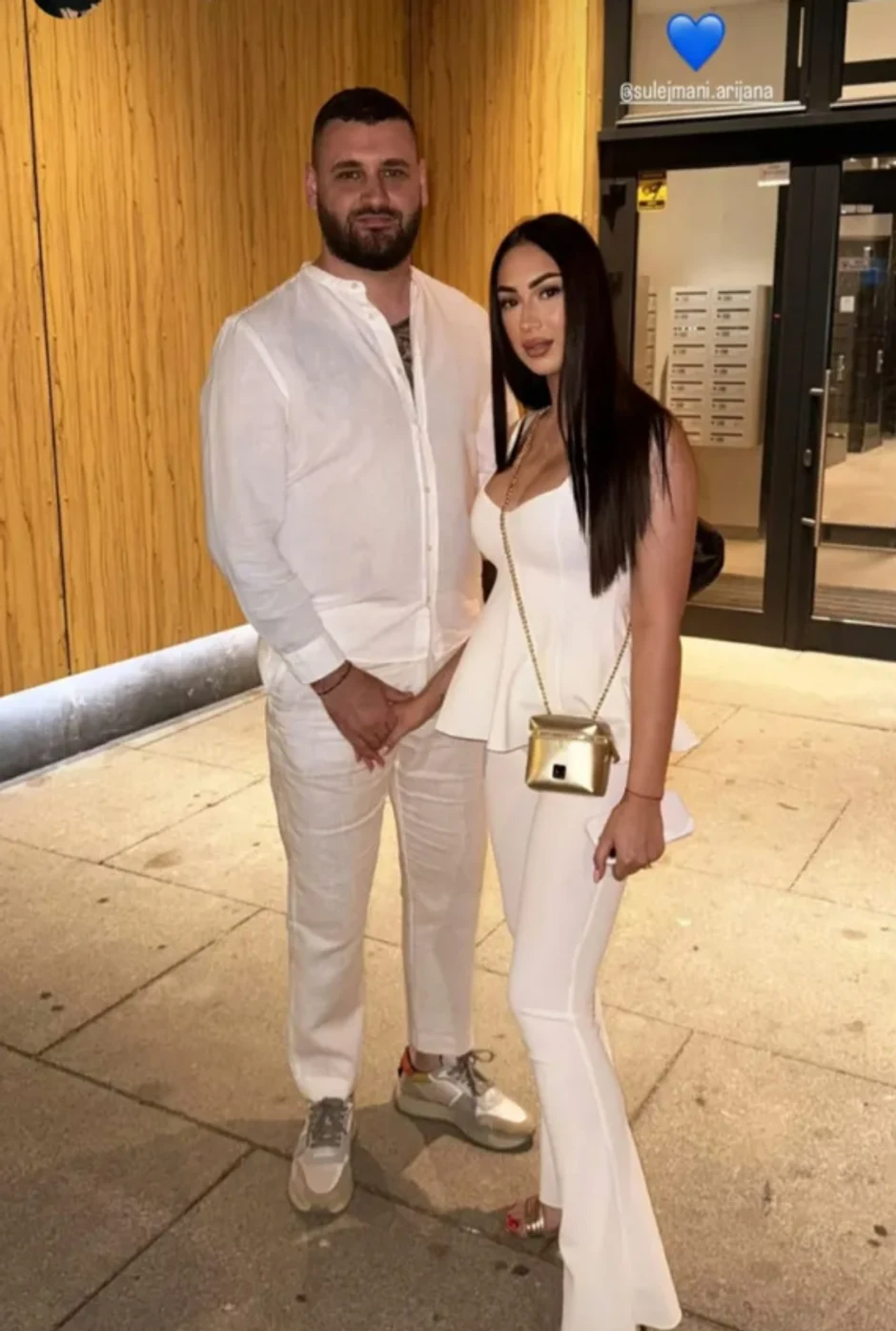 Pevač pokazao suprugu