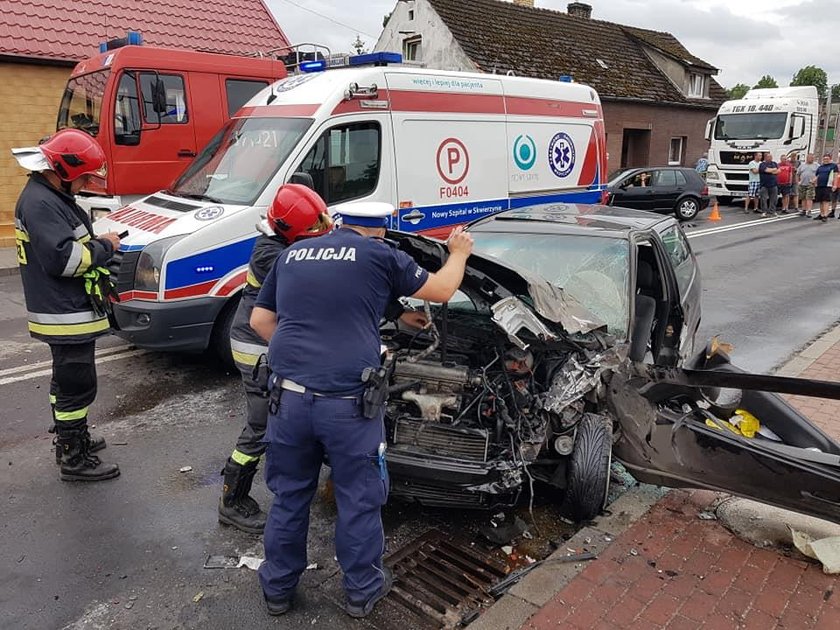 Ciężarówka wjechała w budynek. Zawiniła pszczoła