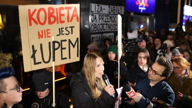 policjanci działali bezprawnie, utrudniając protesty w czasie pandemii