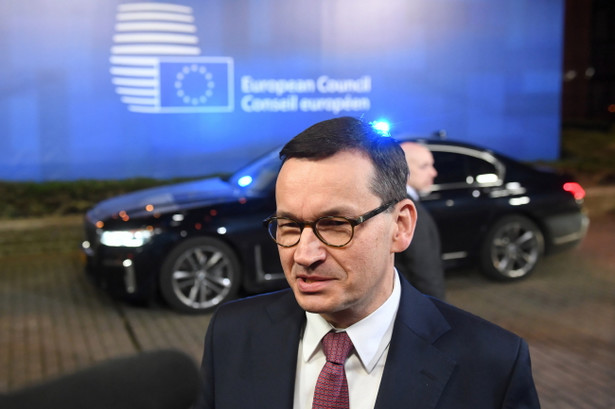 Mateusz Morawiecki podczas briefingu prasowego po zakończeniu nadzwyczajnego szczytu UE