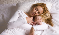 Jak położyć dziecko spać - rutyna, rytuały, co-sleeping