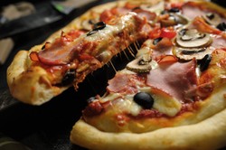 UEFA zaakceptowała pizzę o nazwie "The Champignons League"