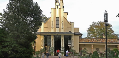 Pełny kościół wiernych w Podkowie Leśnej. Interweniowała policja