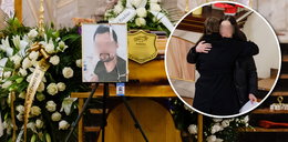 "Ty zawsze zostaniesz z nami". Koleżanki i koledzy płaczą nad trumną zamordowanego dziennikarza TVN. Przejmujące pożegnanie