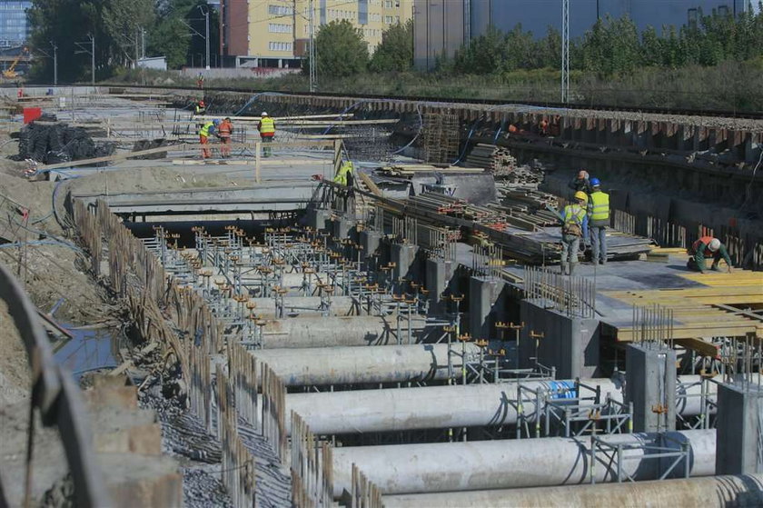 TUNEL KOLEJOWY NA OKECIU