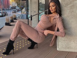 "Jakie wielgachne". Justyna Gradek kokietuje fanów zdjęciami biustu i tłumaczy jego rozmiar...