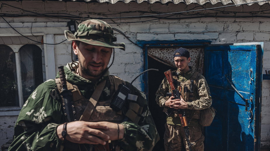 Żołnierze ukraińscy na swoich pozycjach w Donbasie 16 maja.
