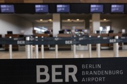 Aktywiści ekologiczni zablokowali lotnisko w Berlinie. Loty były czasowo wstrzymane