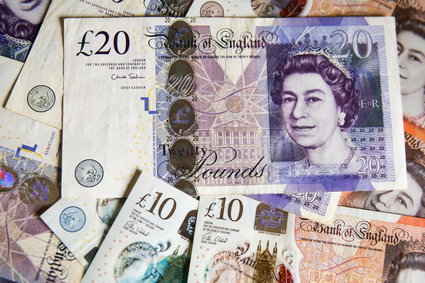 Król Karol III będzie patrzył się w lewo. Co jeszcze wiadomo o nowych pieniądzach Wielkiej Brytanii?