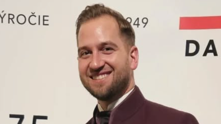 Slovenský spevák Samuel Tomeček.