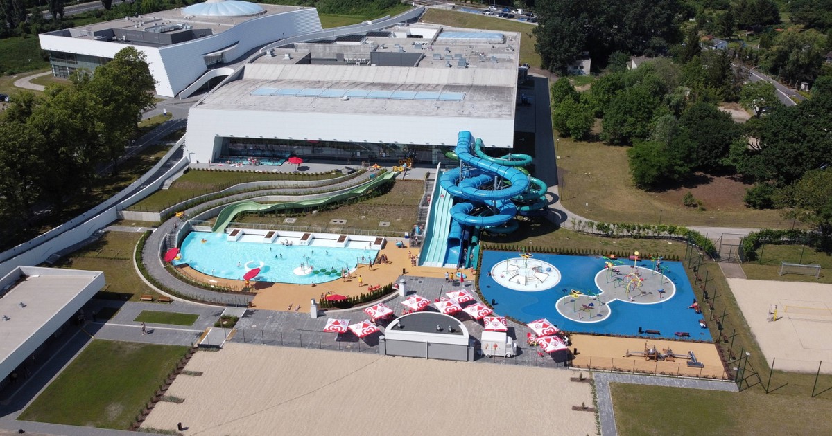 17 piscinas, 11 toboganes.  Inaugurada una fábrica de agua por 370 millones de zlotys [ZDJĘCIA]