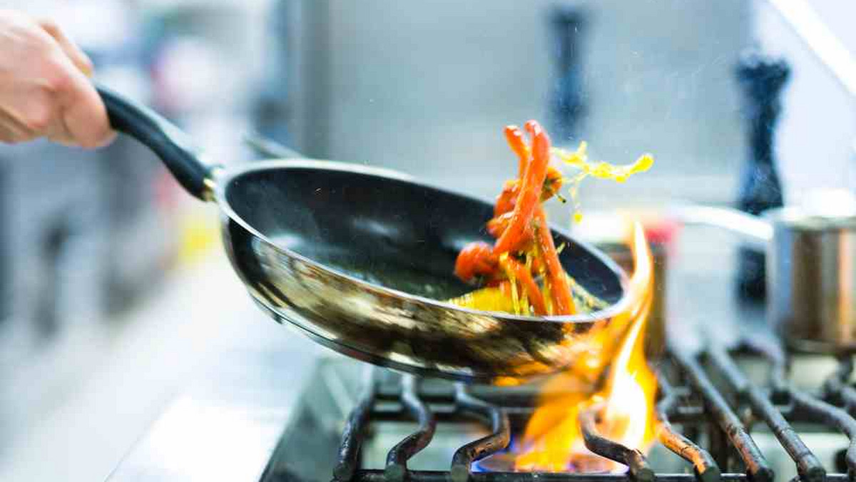 Jedną z nowości wiosennej ramówki Polsatu będzie polska wersja programu "Hells Kitchen". Prowadzącym nowe kulinarne show został Mateusz Gessler, szef kuchni restauracji Warszawa Wschodnia. Czy jego kuchnia będzie równie piekielna, co kuchnia Gordona Ramsaya?