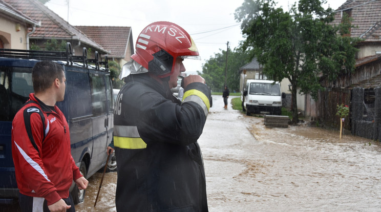 Folyamatosan dolgoznak a tűzoltók a nagy mennyiségű csapadék miatt Nógrád vármegyében