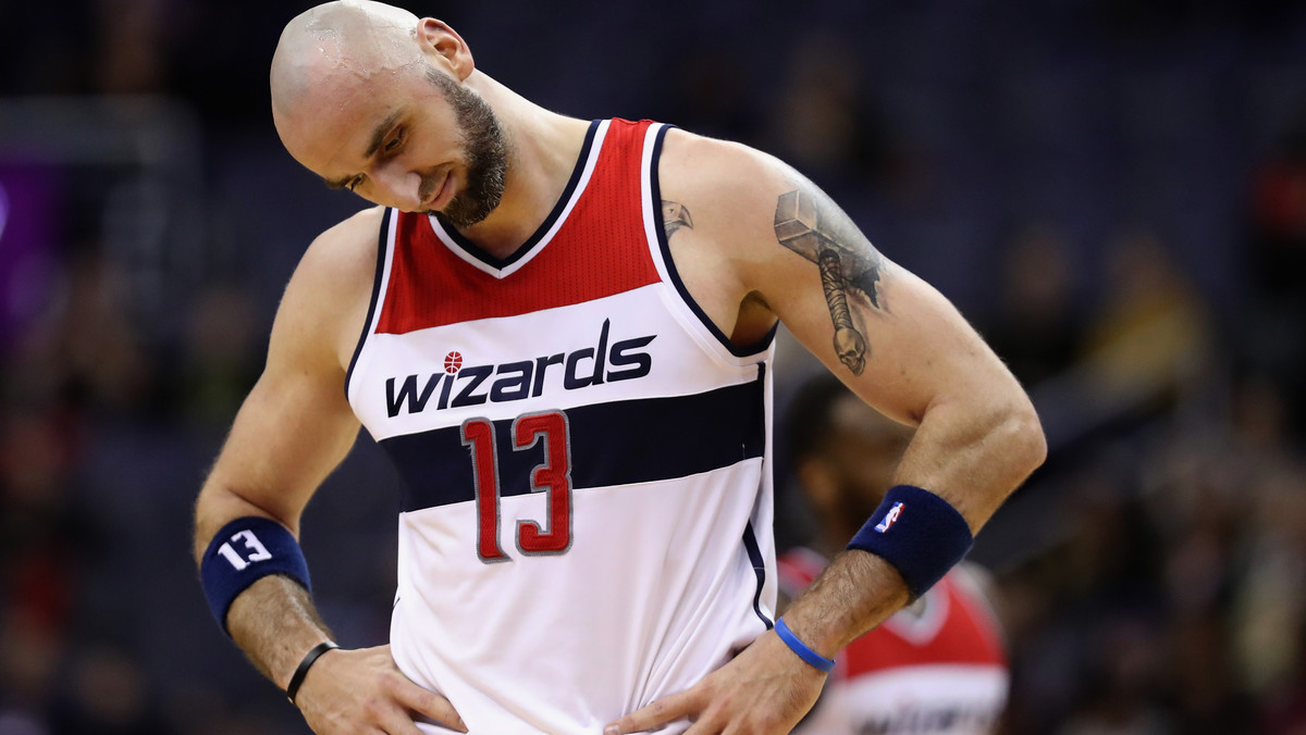 Washington Wizards przegrali z Orlando Magic 116:124, a jedynym pozytywem w tym spotkaniu dla ekipy ze stolicy USA był znakomity występ Johna Walla. Rozgrywający rzucił aż 52 punkty. Marcin Gortat był nieskuteczny, zdobył tylko sześć "oczek". To był najsłabszy mecz w sezonie polskiego środkowego.