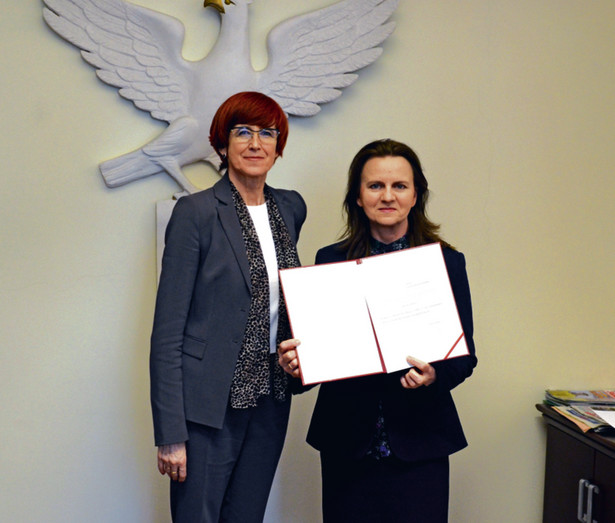 Minister rodziny, pracy i polityki społecznej Elżbieta Rafalska i prof. Gertruda Uścińska