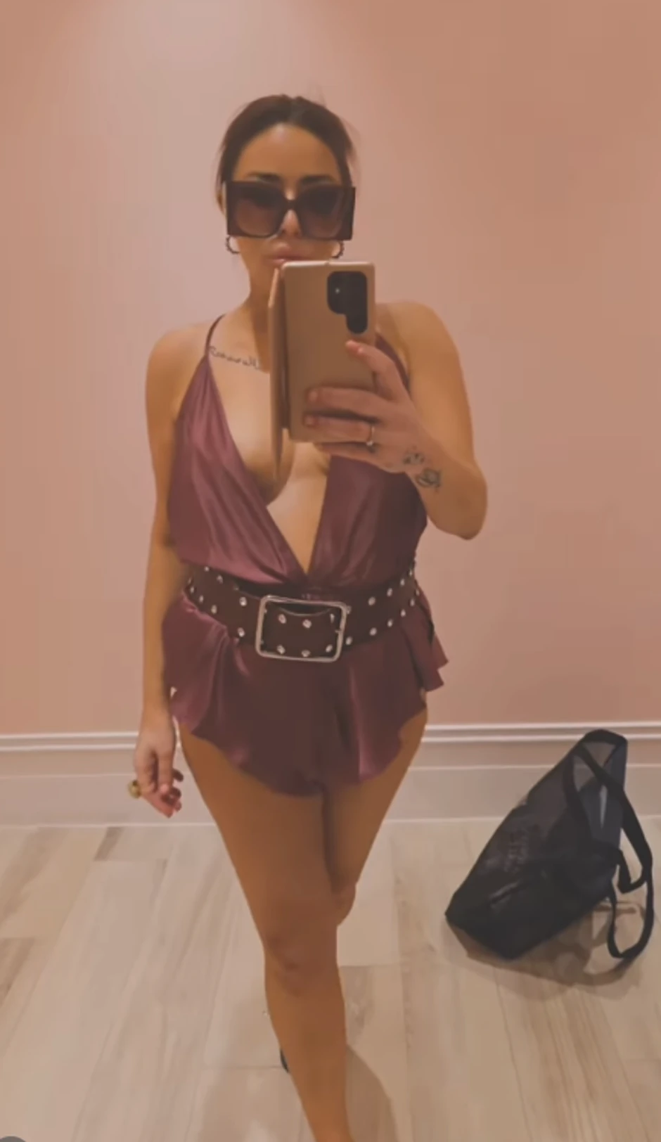 Ana Nikolić sa dekolteom do pupka