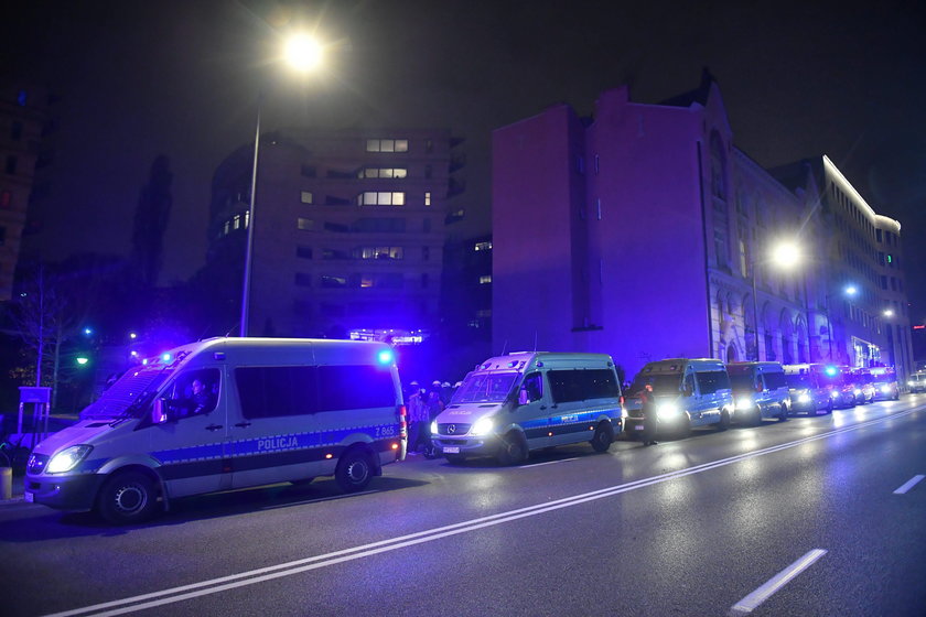 Strajk przed siedzibą Ministerstwa Edukacji Narodowej. Policja użyła siły