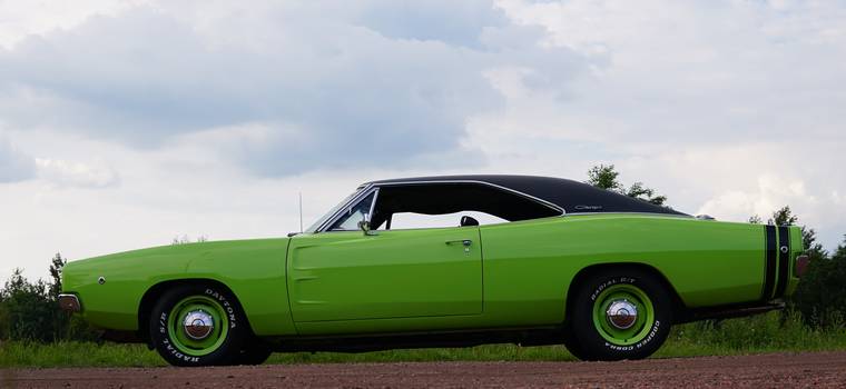 Dodge Charger 1968 - zielone auto złych
