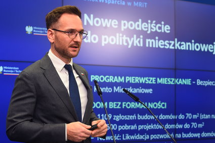 Do kilkunastu tysięcy złotych oszczędności dla kupujących mieszkanie. Minister radzi poczekać