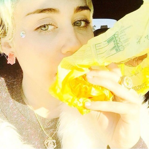 Miley Cyrus hucznie pożegnała stary rok 2014