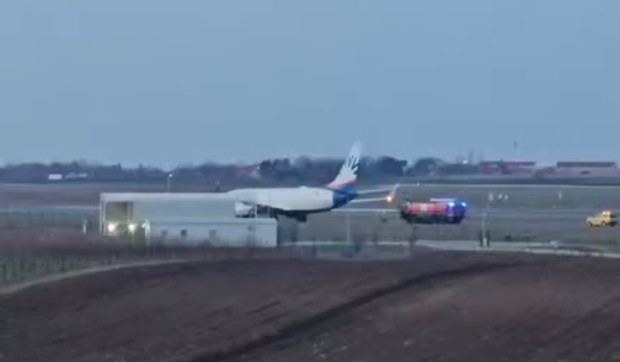 Avion iz Tuske prinudno sleteo u Beograd