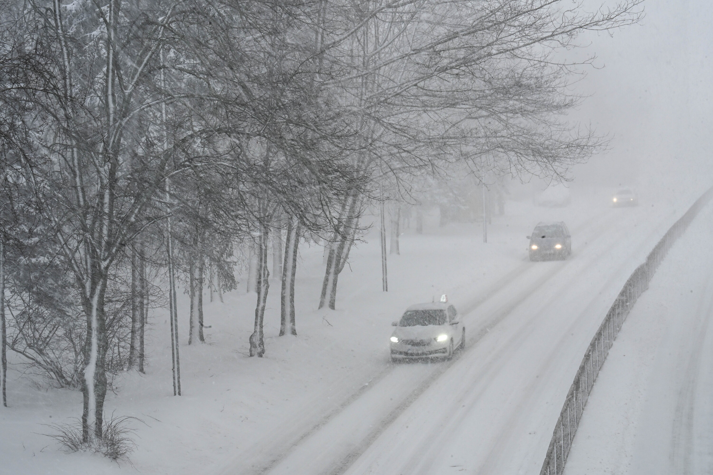 Nawet 60 cm śniegu w Pomorskiem - drogi sparaliżowane, zaspy i zamiecie