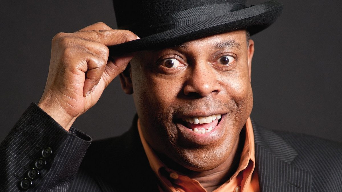 Michael Winslow, najbardziej znany z roli w serii "Akademia Policyjna", wystąpi w Polsce. 15 czerwca jego stand-up zostanie zaprezentowany w Sali Kongresowej w Warszawie. - Przygotuję coś specjalnego na ten wieczór - zdradza Winslow.