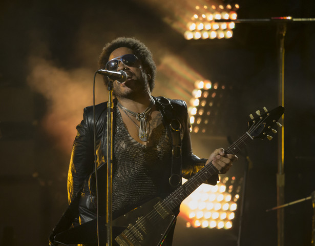 Lenny Kravitz na wakacje. Posłuchaj nagrania "5 More Days Til Summer"