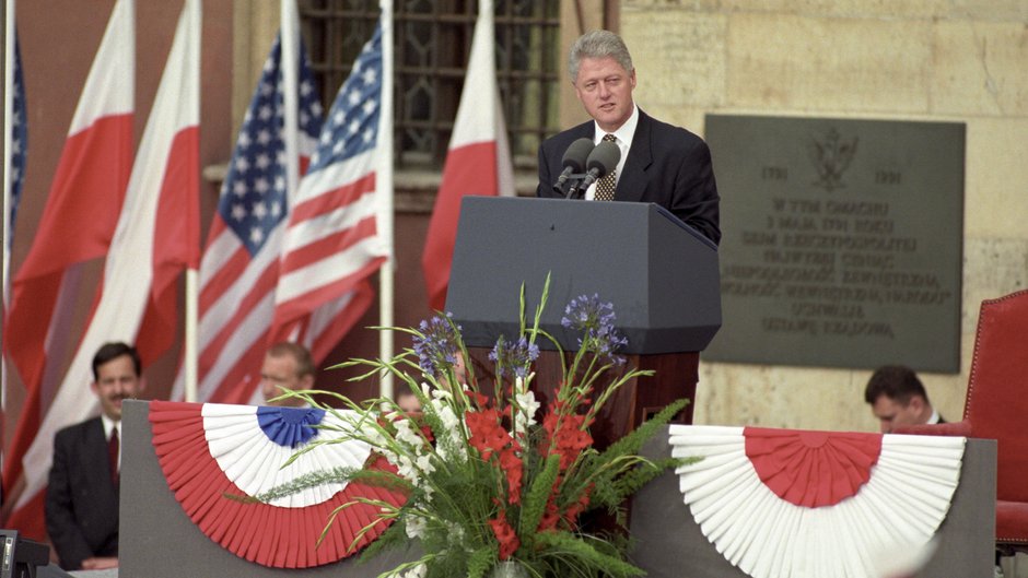 Prezydent USA Bill Clinton podczas przemówienia na placu Zamkowym w 1997 r. 