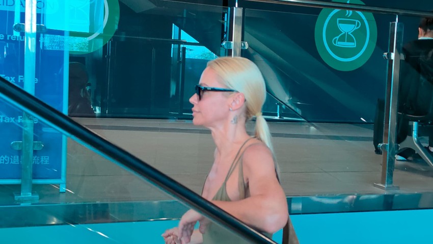 Nataša Bekvalac bez brushaltera na aerodromu 