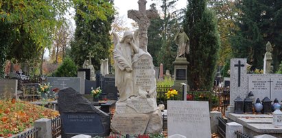 Stary Cmentarz w Łodzi to łódzkie Pere Lachaise. Tu każdy grób ma swoją historię. Niektóre z nich odkrywa dla nas przewodniczka Alina Jabłońska