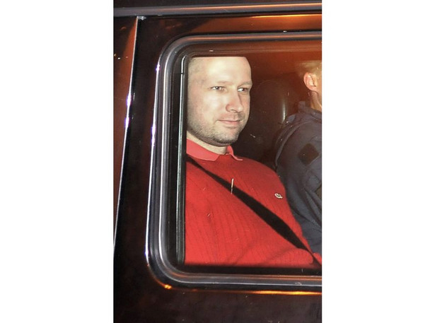 Breivik chciał poddać się policji. Nie reagowali, więc kontynuował masakrę