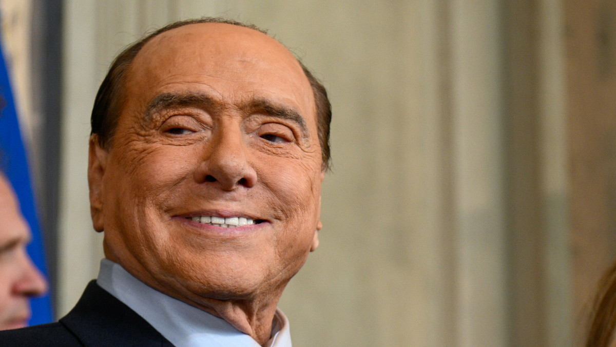 Silvio Berlusconi przed śmiercią kupił 25 tys. bezwartościowych obrazów