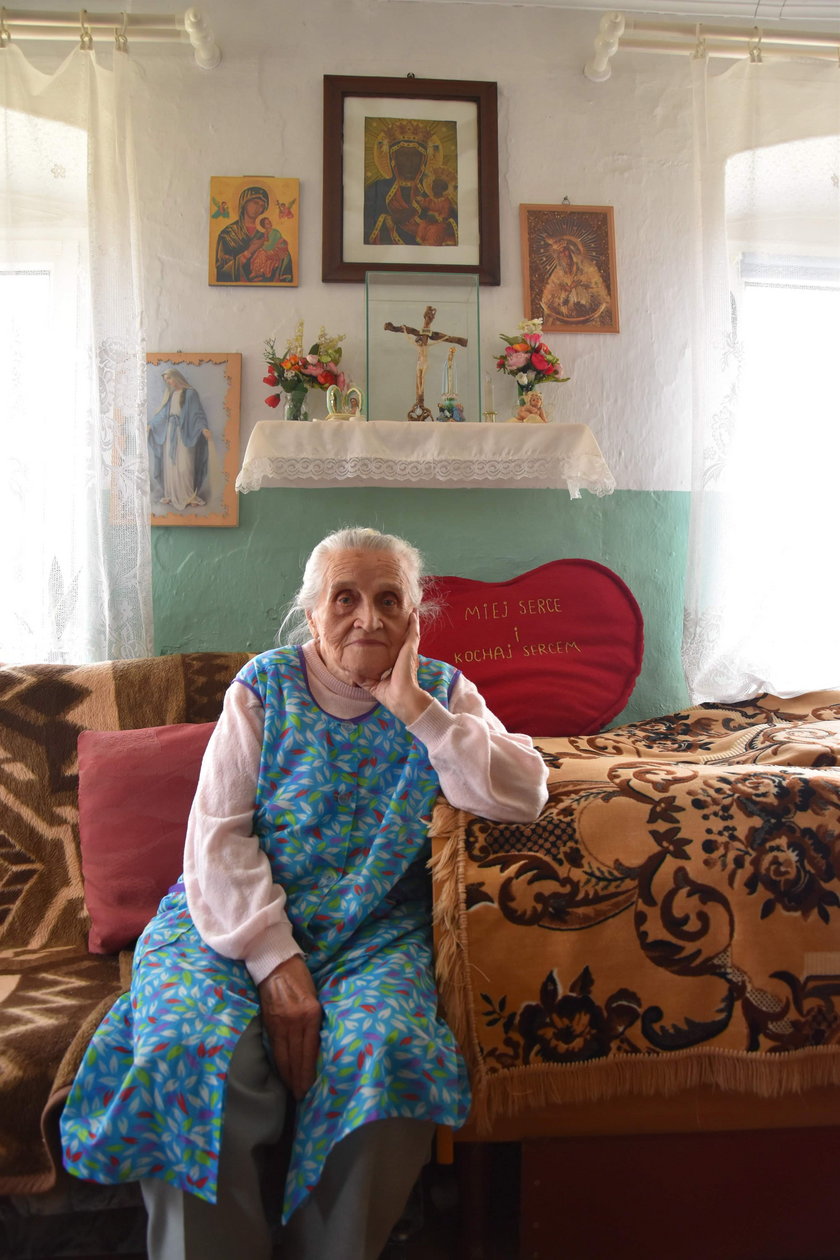 Janina Szelewska ma 96 lat i uszyła kapcie i fartuszek na licytację WOŚP