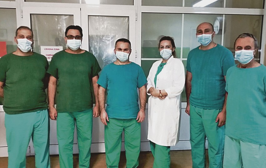 Jedan od timova Vojne bolnice “Karaburma” s leva na desno dr Mirko Dolić – psihijatar, dr Dejan Hristović – infektolog  dr Rade Milić - pulmolog, dr Maja Stojanović – internista, dr Lazar Đorović