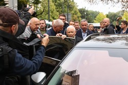 Mandat dla kierowcy Kaczyńskiego. Brudziński obwinia "służby Tuska i Bodnara"