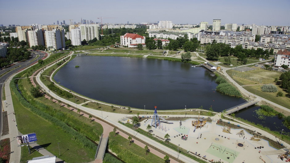 Warszawa, Gocław, Park nad Balatonem. Wyłowiono zwłoki 64-letniej kobiety